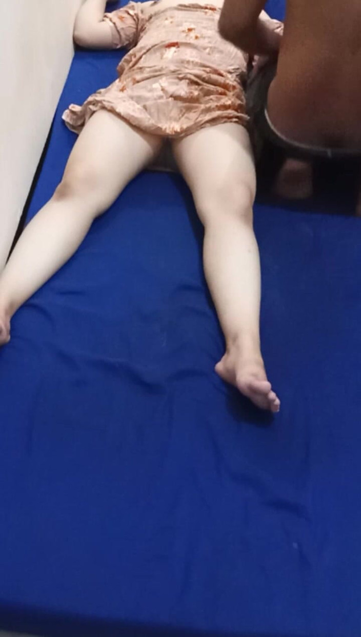 Angelina Pop: Scopa la ragazza di una vicina mentre faccio un massaggio