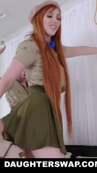 Flicka scout styvdotter nooky