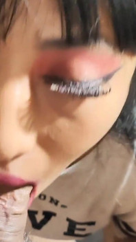 Morena latina con mojado coño