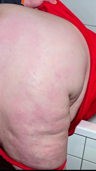 Belle-mère au cul énorme - sexe en levrette, squirt plusieurs fois