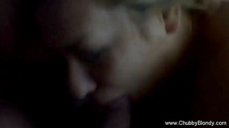 Chubby Blondy: 本当のアマチュア赤ん坊にPOVアクション