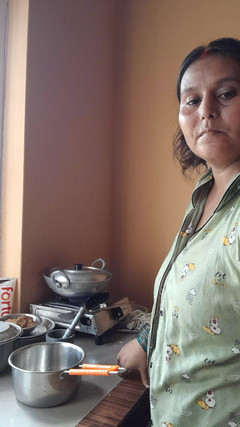 Puja555: पूजा भाभी ब्लॉग पर खाना बना रही है, नहा रही है और हस्तमैथुन कर रही है