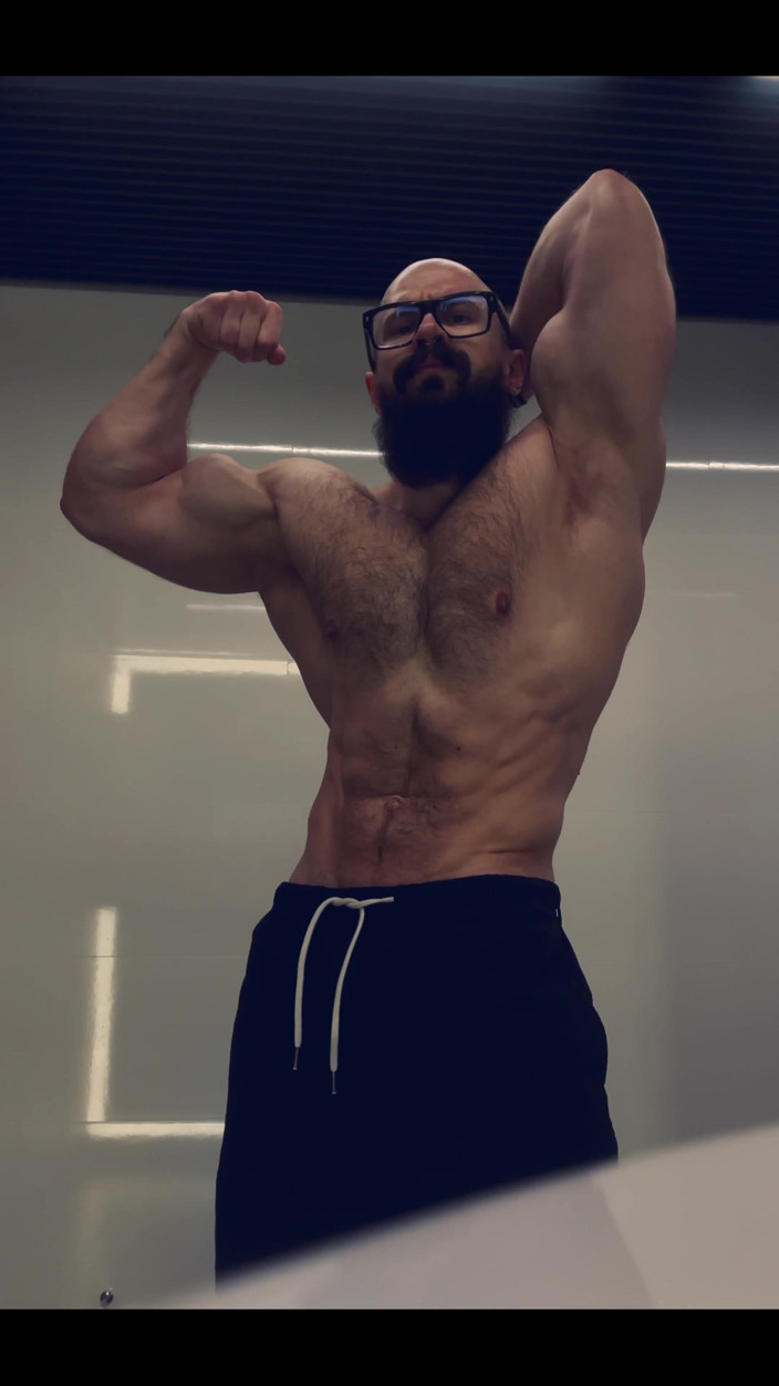Mister Stone: Tous les muscles sont sous la peau