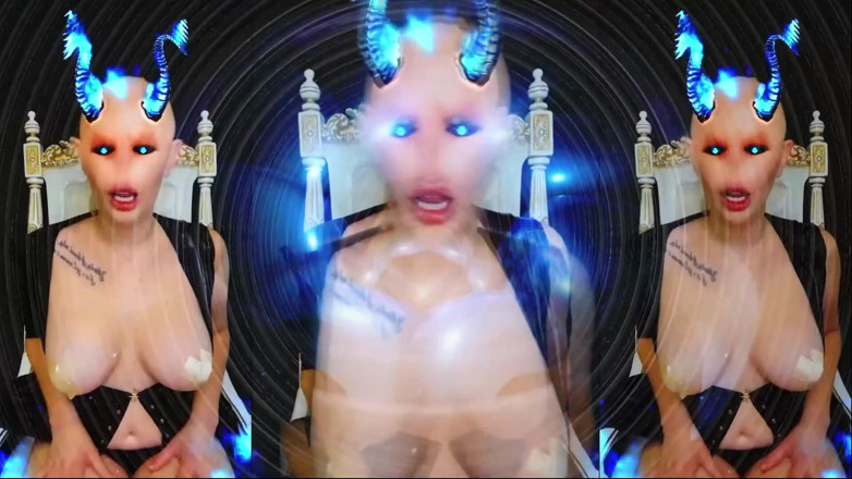 Goddess Misha Goldy: 나는 너의 음탕한 새로운 종교이자 약한 순종적인 마음 안에 있는 새로운 어두운 신이다!
