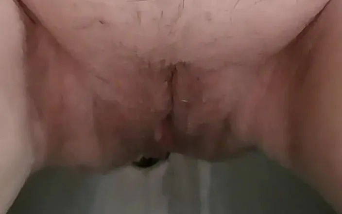 MariaOld: Granny Enjoy Pissing in the Toilet