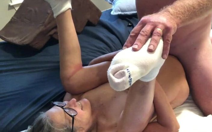 Squirting Senior: Quente casal mais velho fode brinquedo, gozada interna e orgasmo...