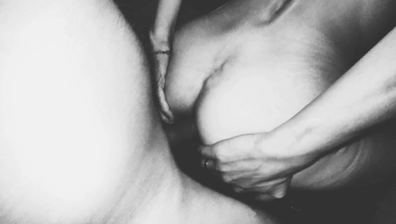 Hotlia: ब्लैक एंड व्हाइट एनल पोर्नो