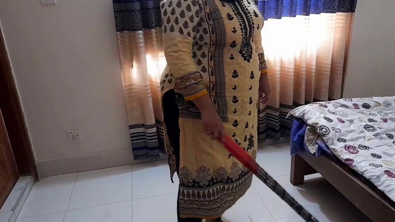 Aria Mia: Dì Depali bị con trai riêng đụ khi cô ấy đang dọn dẹp...