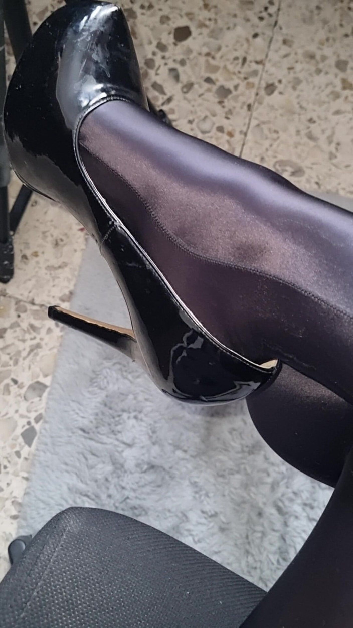 Sexy shinny clothes: POV 黑色液体丝袜 Conn 透明内裤