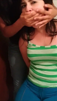 Completamente meia-calça, fita e otn amordaçada por pequena meia-irmã!