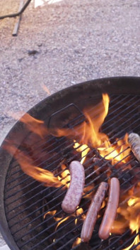 La mia ragazza mangia la mia salsiccia dopo il 4 luglio barbeque!