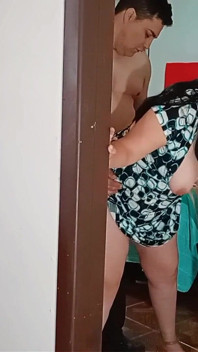 Sundal Isteri Saya Dikongkek Suami Pintu Di Bilik Mandi – Cuckold