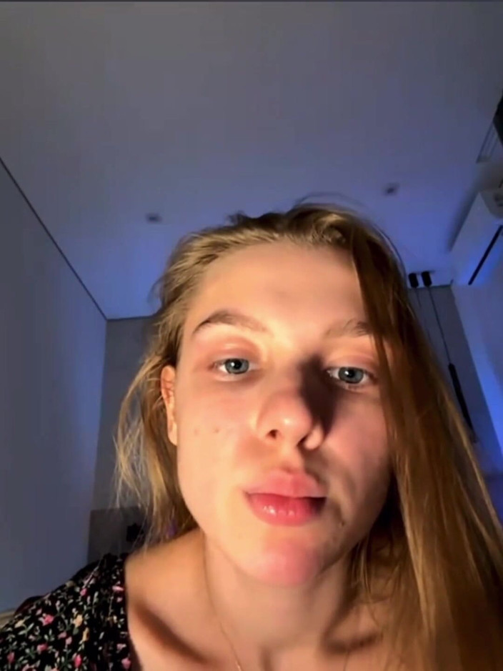 JuiceLussie: Doigtage d’une chatte rose étroite tellement sexy