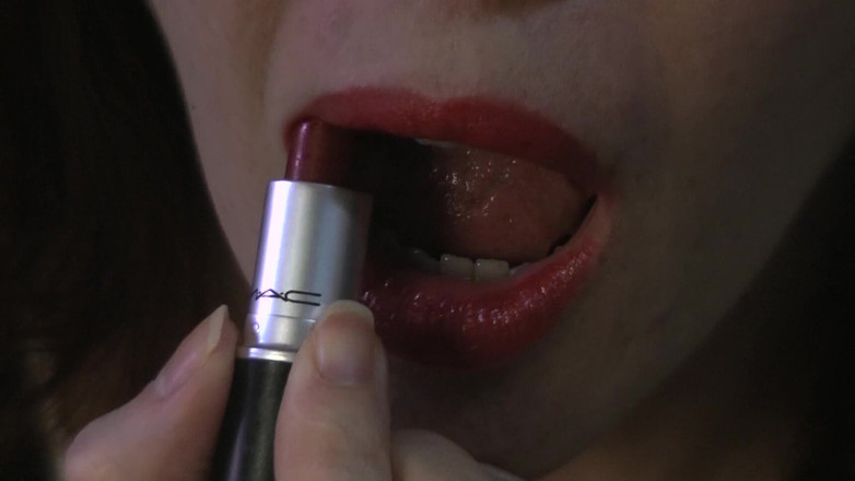 Evangelines Fetish: 소파에 있는 벽돌 립스틱