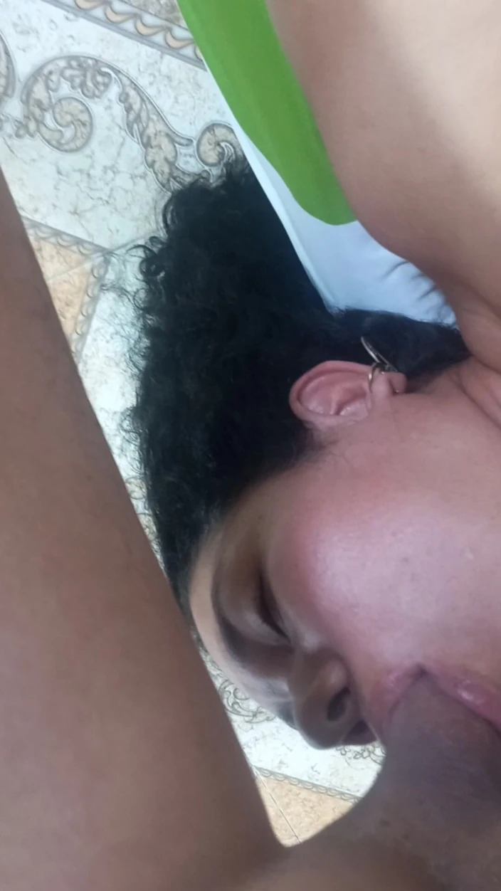 Girlfriend Sucking Rich in Bed