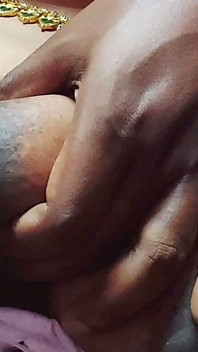 Chico tiene sexo con la amiga de su hermanastra