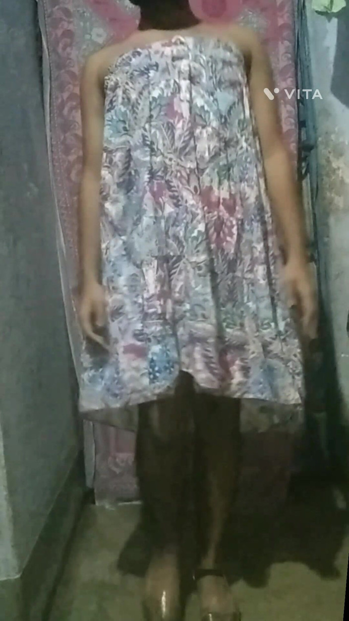 Sissy lily: Sissy mit kleinem schwanz beim crossdressing