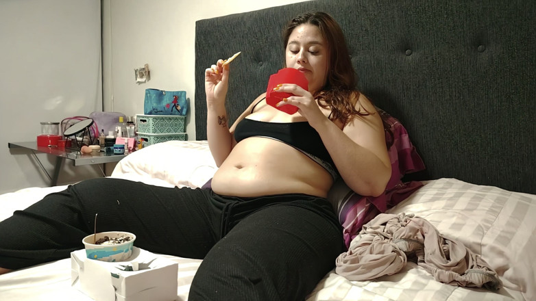Nicole Passat: Nicole’s Soft Belly Feast - Fries, Ice Cream &amp; Thick Curves