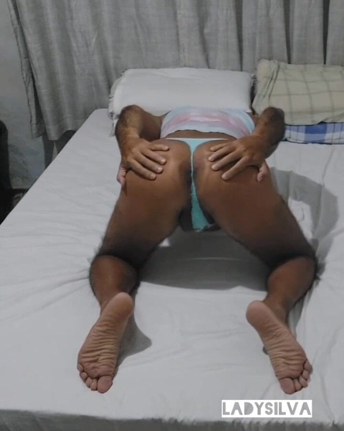 Ladysilvas: Ladysilva crossdress dengan celana dalam baru pantat seksi itu