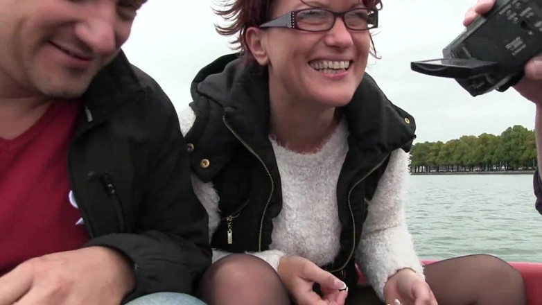 Popp Sylvie: Outdoor-blowjob auf dem see