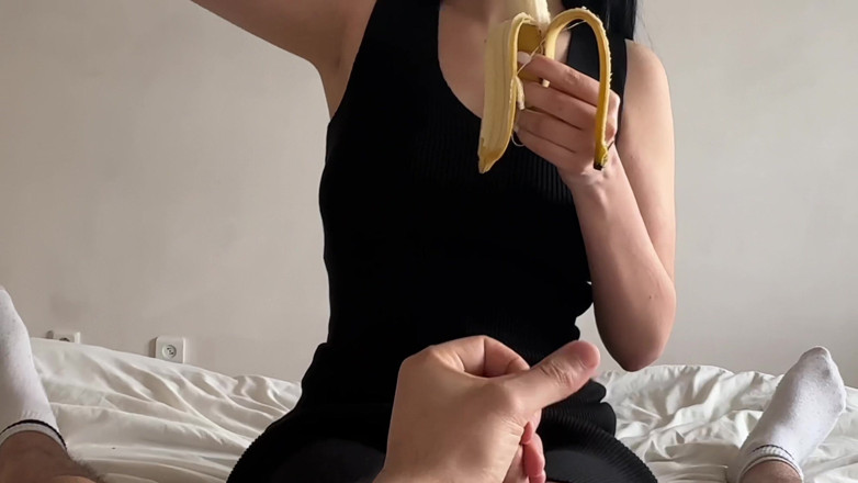Sofie: Banana Dessert Before a Long Juicy Blowjob