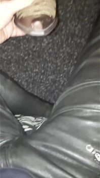 Kowbojskie buty depczą