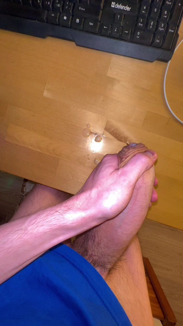 Morflot24: また長い夜、一人で大きなチンコを撫でる