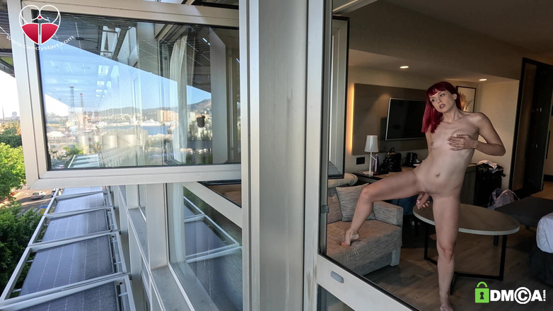 Candystart Videos: Exhibitionnisme, masturbation à la fenêtre