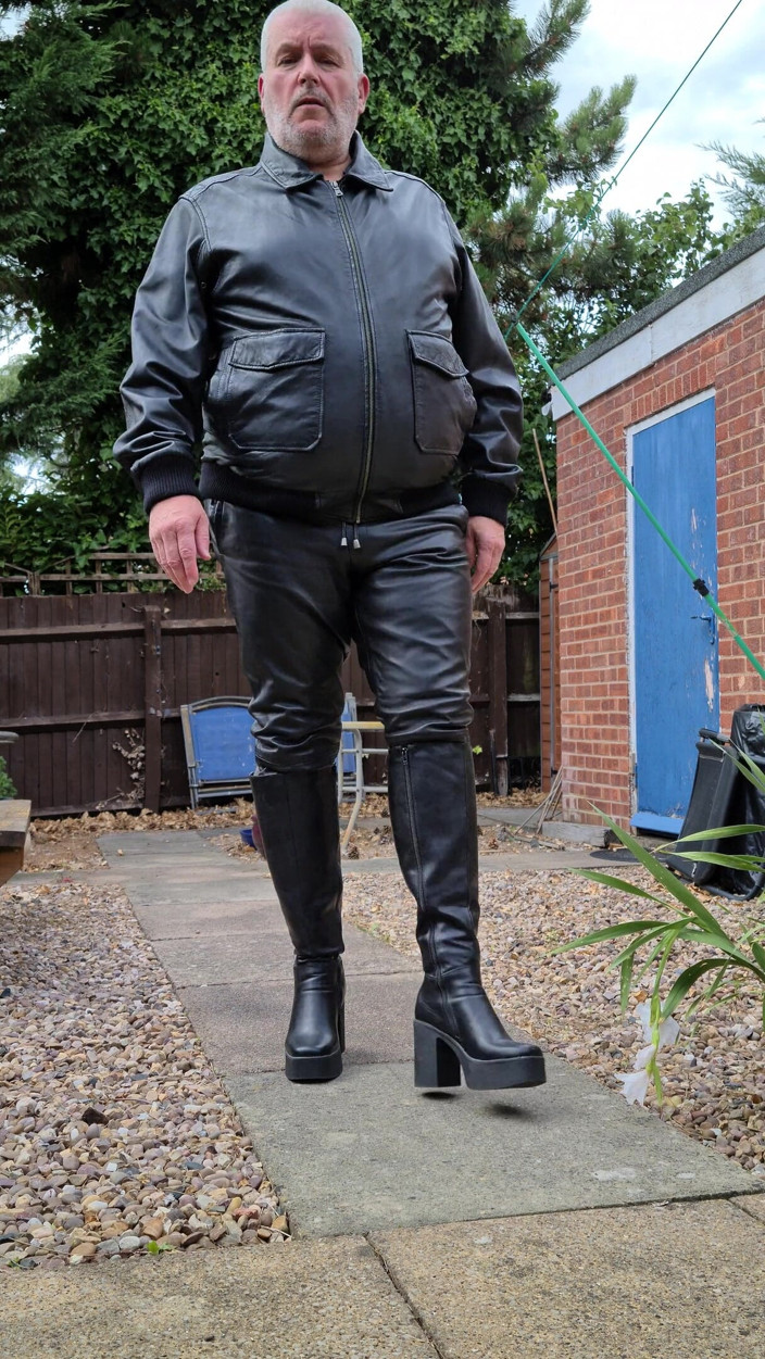 Leatherman63: フルレザーの衣装