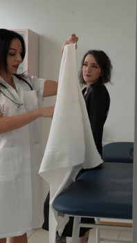 V zákulisí má každý italský gynekolog svou vlastní metodu návštěv pacientek.