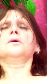Used mature takes the chance that her husband is gone and fucks with step son