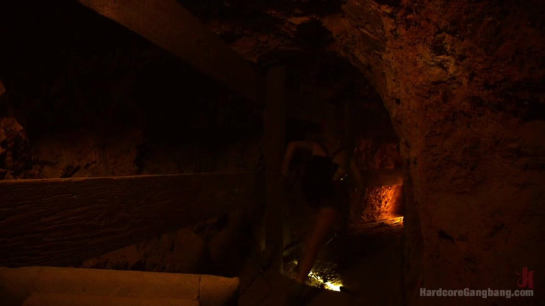 Hardcore Gangbang by Kink: Melek yüzü: muhteşem Riley Nixon çölde grup sekste çifte sikiliyor