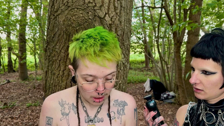 punkgoblin: T4t taglio dei capelli nella foresta e piscio ricompensa