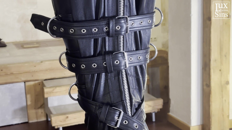 LUXurious Sins: Leder suspension bondage mit Elise Graves und Heavy