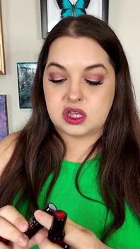 Menguji lipstikku untukmu - sydney screams mencoba 8 nuansa lipstik untuk menciummu dengan lipstik