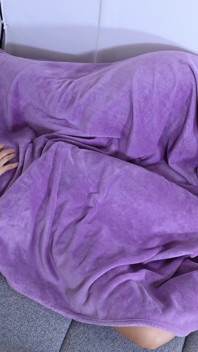 Ragazza sulla ragazza piede adorazione e puzza a letto
