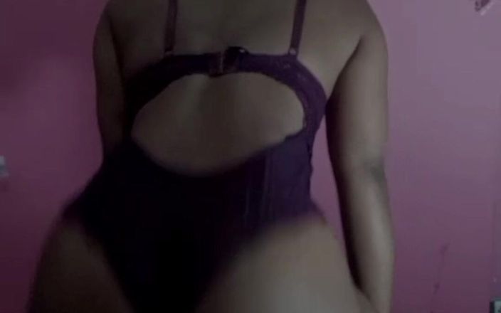 Delicious open butt: 葡萄、内衣和火：完美三人组