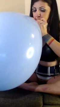 Wielki balon fetysz wieje i uwalnia