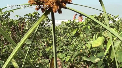 Amateurs videos: La donna sposata scopa l'amico di suo marito sulla spiaggia
