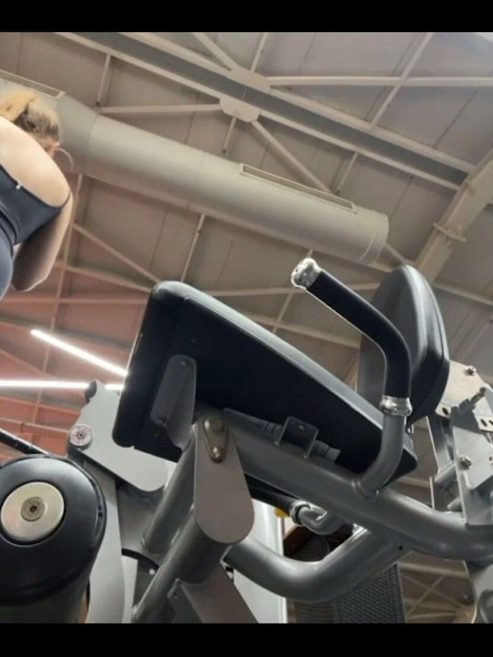 JuiceLussie: Workout with Masturbate in Public
