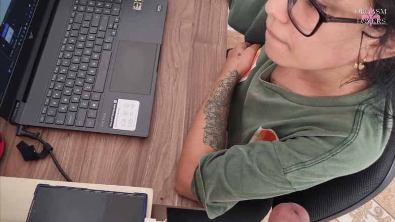 Carahoney: She Needs to Finish Her Work, but I Interrupt Her...