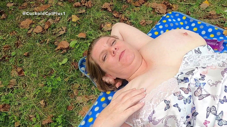 HotwifeRachel: 年配の庭師からの中出し