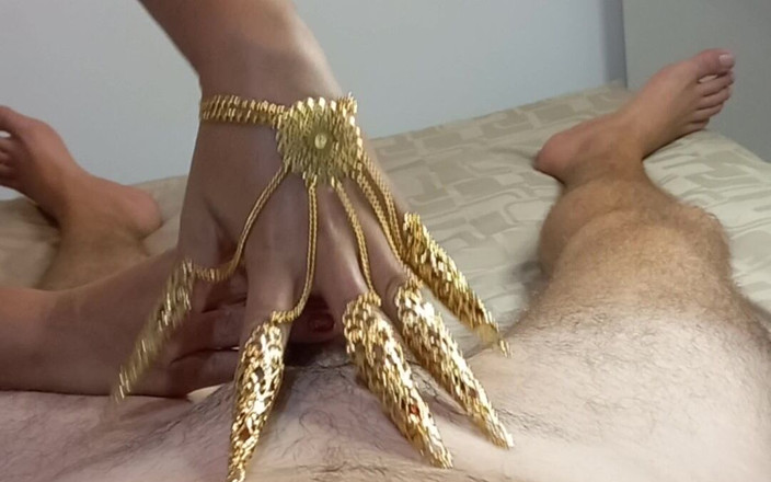 Handjob Passion: Minhas garras de predador de ouro deixam seu pau louco -...