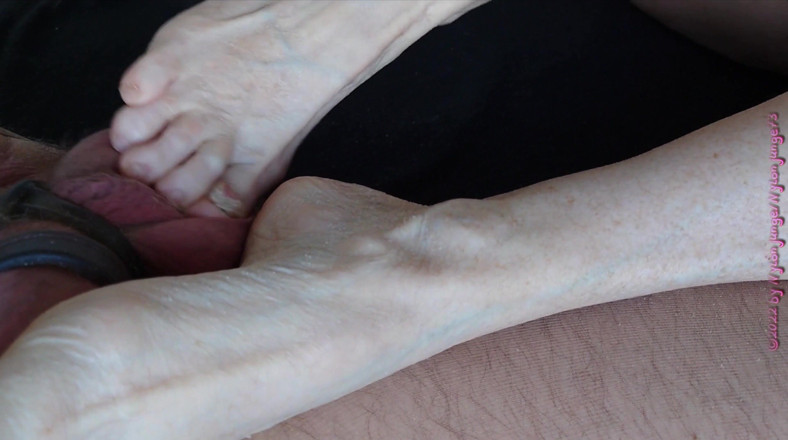 NylonjungeCarmen: Kaki terdedah nenek pada zakar keras ** cincin zakar **