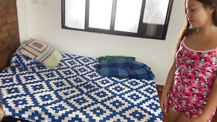 catalinagrande: Můj nevlastní otec se schovává v zavřené místnosti a vidí...