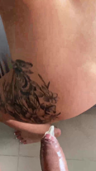 POV napalona blondynka ssie i jedzie wielkiego kutasa