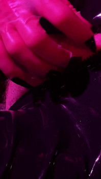 Rubber & ava fetishart danno al perv un footjob in lattice parte 2