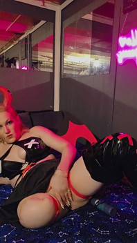 Bionda Ak Amputata Si Masturba E Con/ Tronco Nudo, Faccia Di Ahegao in Cosplay
