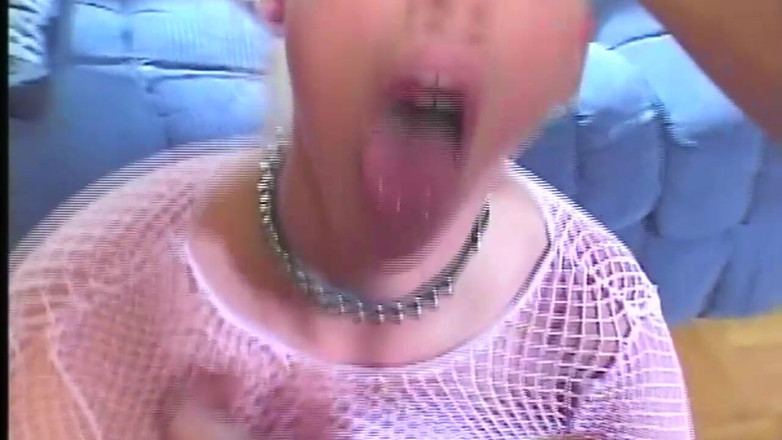 MILFFreaksX: Pantat pelacurnya menjadi keras di dalam lubang