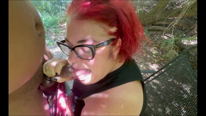 Liz Heat: Pipe en plein air, Liz Heat suce un étalon à l’extérieur